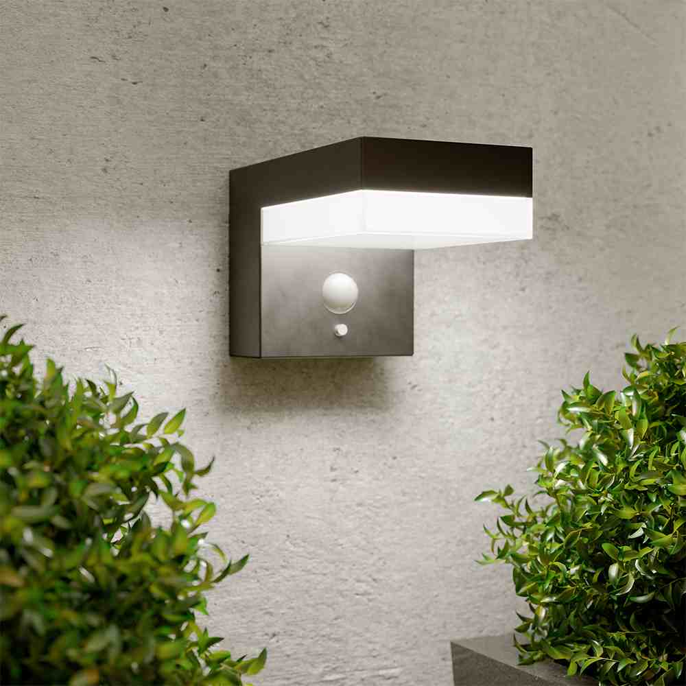 Warwick Solar Wall Light view 1
