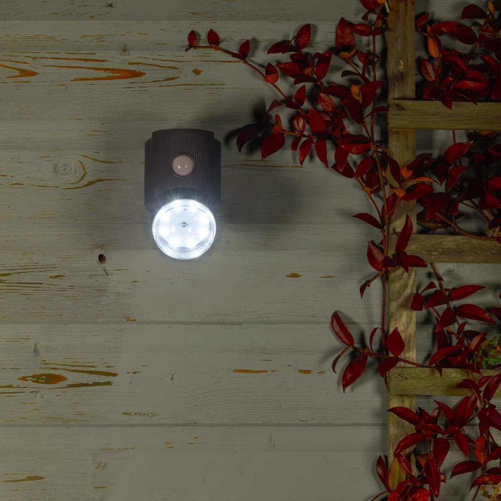 SentryTwist Solar Security Light supporting image 1