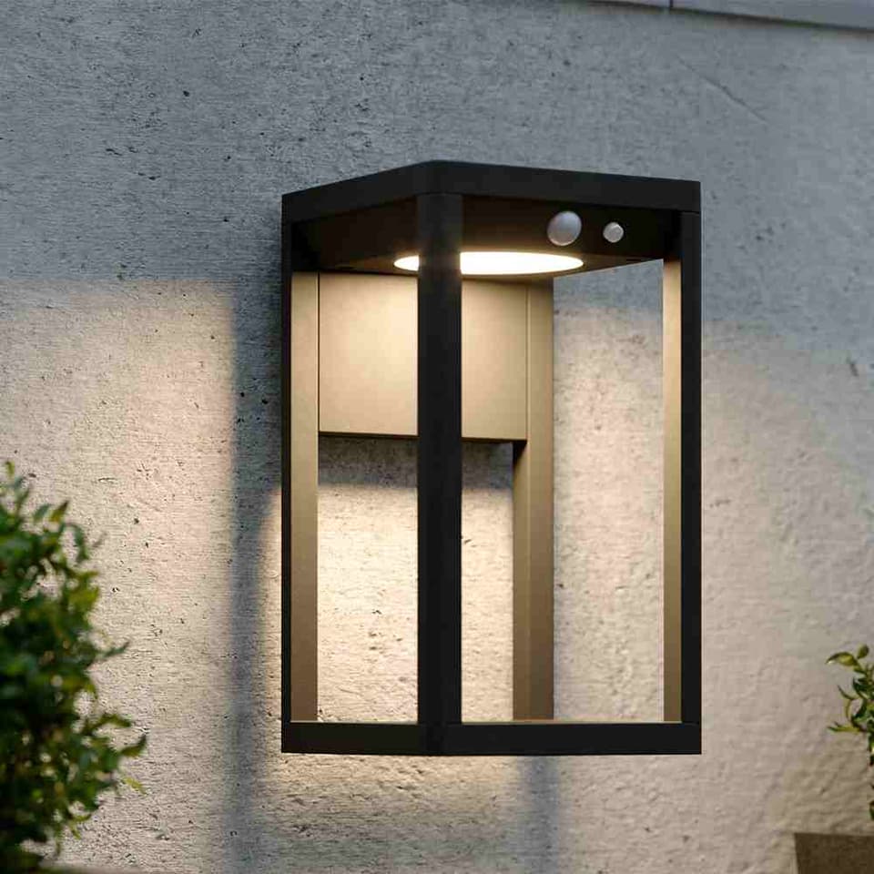 Kingsbridge Solar Wall Light view 1