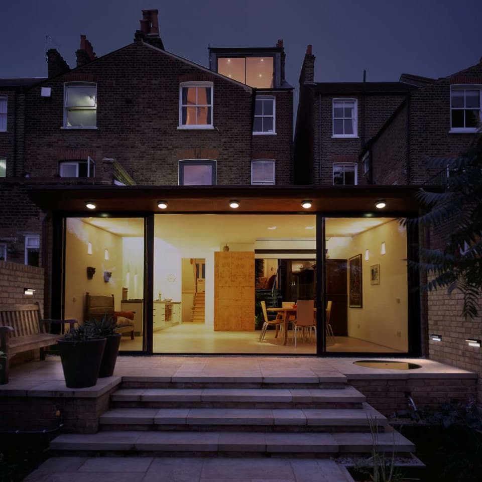 Kensington Solar Wall Light view 2