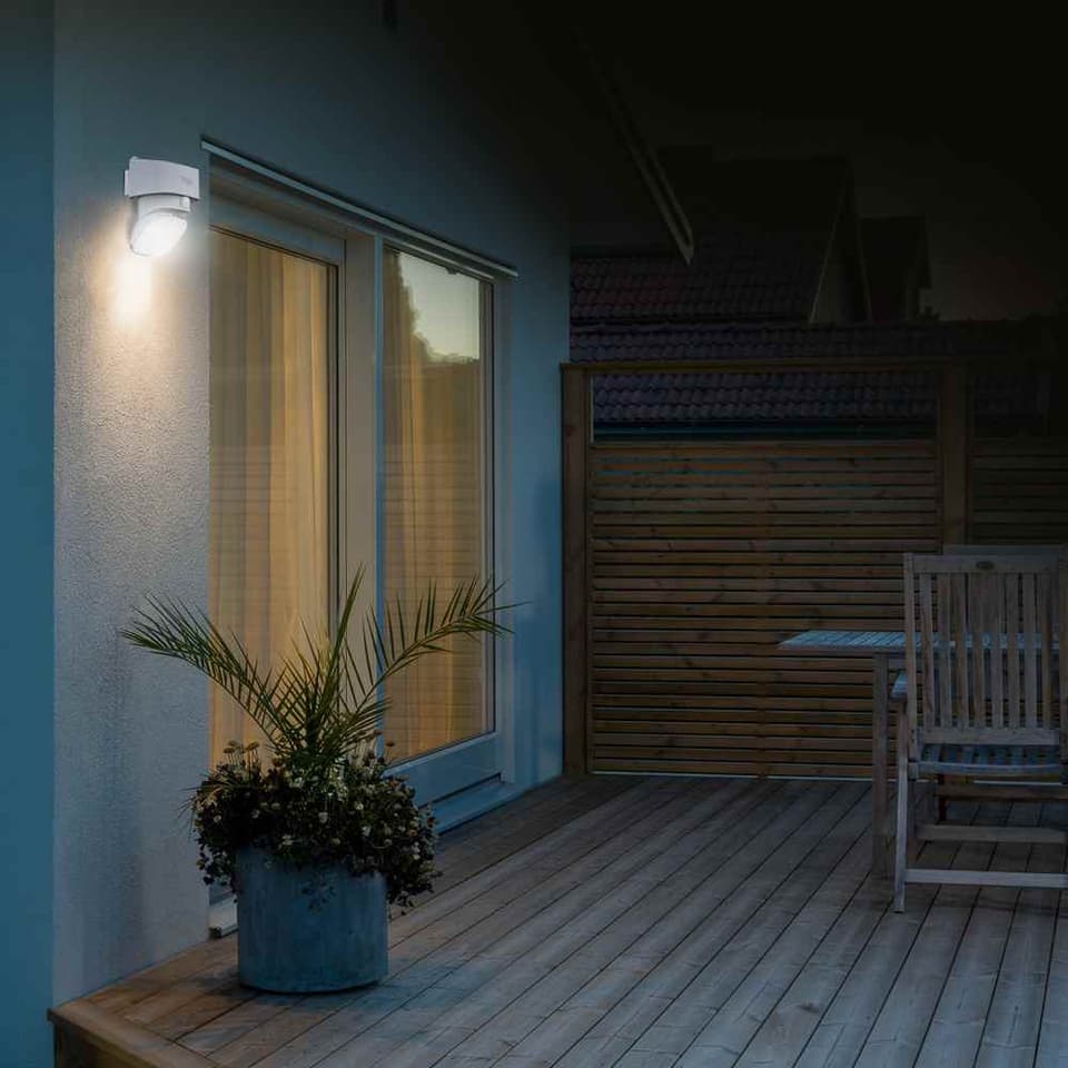 Orion Adjustable Solar Motion Detector Light view 2