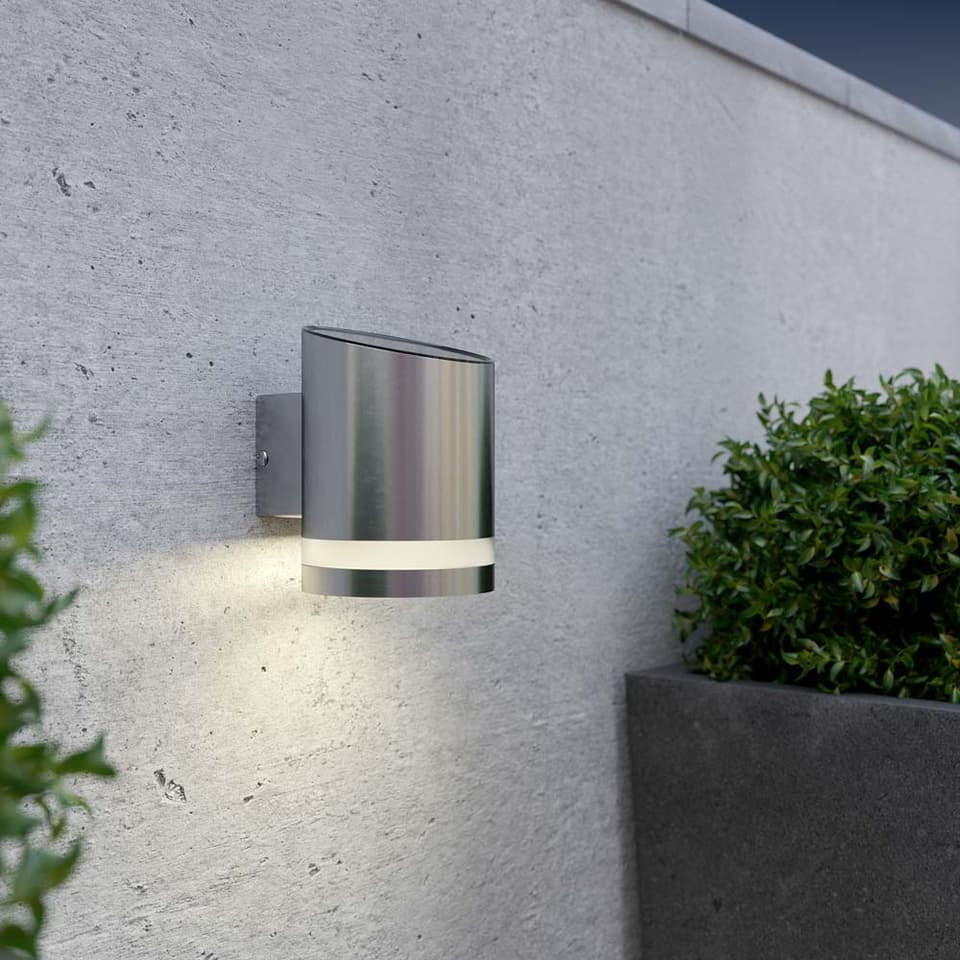 Truro Solar Wall Light view 1